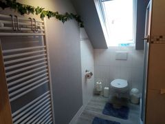 Neu renoviertes Bad mit Handtuchhalter
